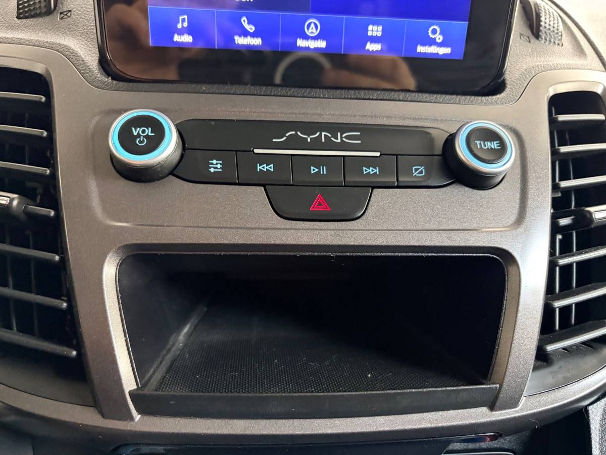 Ford Transit Connect Ford Transit Connect L2H1 Automaat 1.5 EcoBlue 120pk euro6 3persoons Limited, Dakdragers, Trekhaak, RIJKLAARPRIJS!