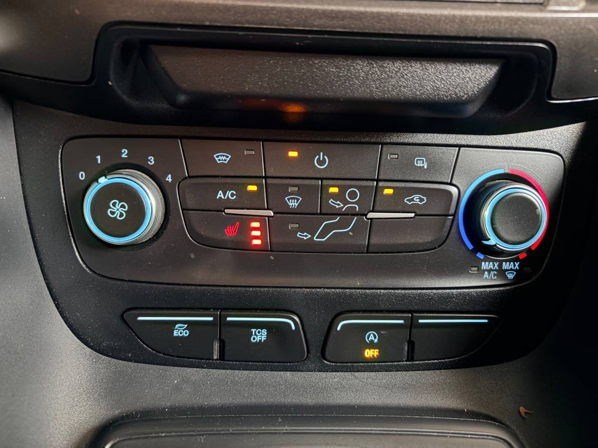 Ford Transit Connect Ford Transit Connect L2H1 Automaat 1.5 EcoBlue 120pk euro6 3persoons Limited, Dakdragers, Trekhaak, RIJKLAARPRIJS!