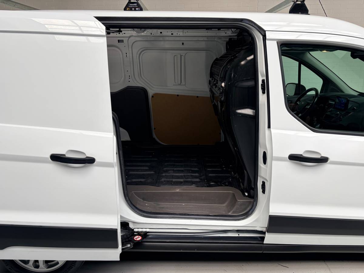 Ford Transit Connect Ford Transit Connect L2H1 Automaat 1.5 EcoBlue 120pk euro6 3persoons Limited, Dakdragers, Trekhaak, RIJKLAARPRIJS!