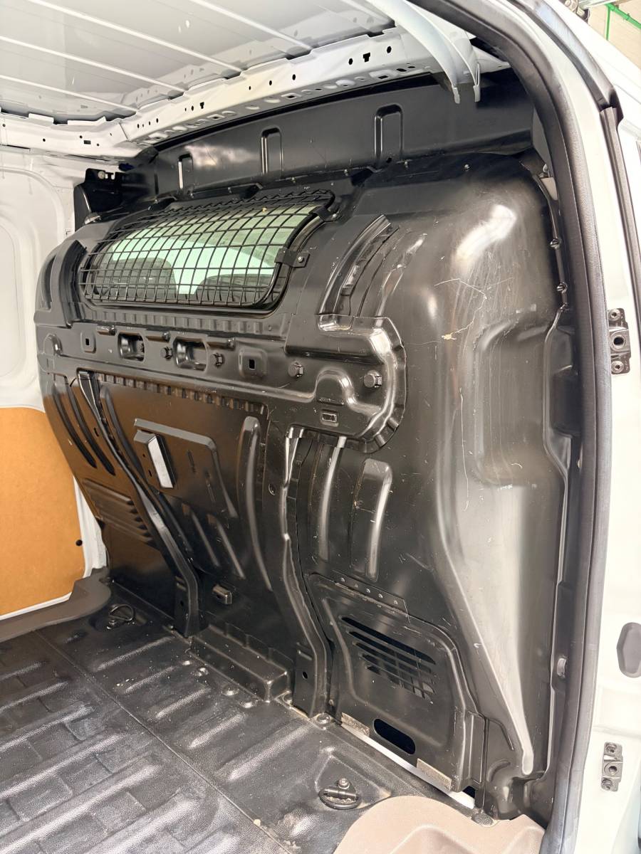 Ford Transit Connect Ford Transit Connect L2H1 Automaat 1.5 EcoBlue 120pk euro6 3persoons Limited, Dakdragers, Trekhaak, RIJKLAARPRIJS!