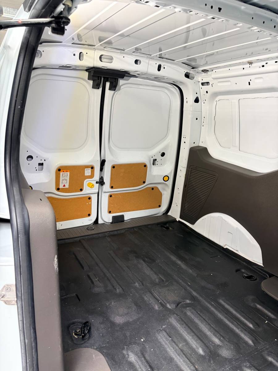 Ford Transit Connect Ford Transit Connect L2H1 Automaat 1.5 EcoBlue 120pk euro6 3persoons Limited, Dakdragers, Trekhaak, RIJKLAARPRIJS!