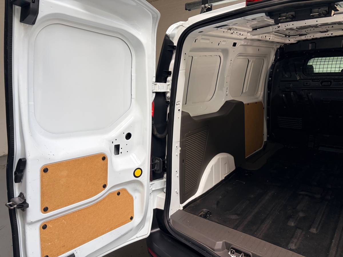 Ford Transit Connect Ford Transit Connect L2H1 Automaat 1.5 EcoBlue 120pk euro6 3persoons Limited, Dakdragers, Trekhaak, RIJKLAARPRIJS!