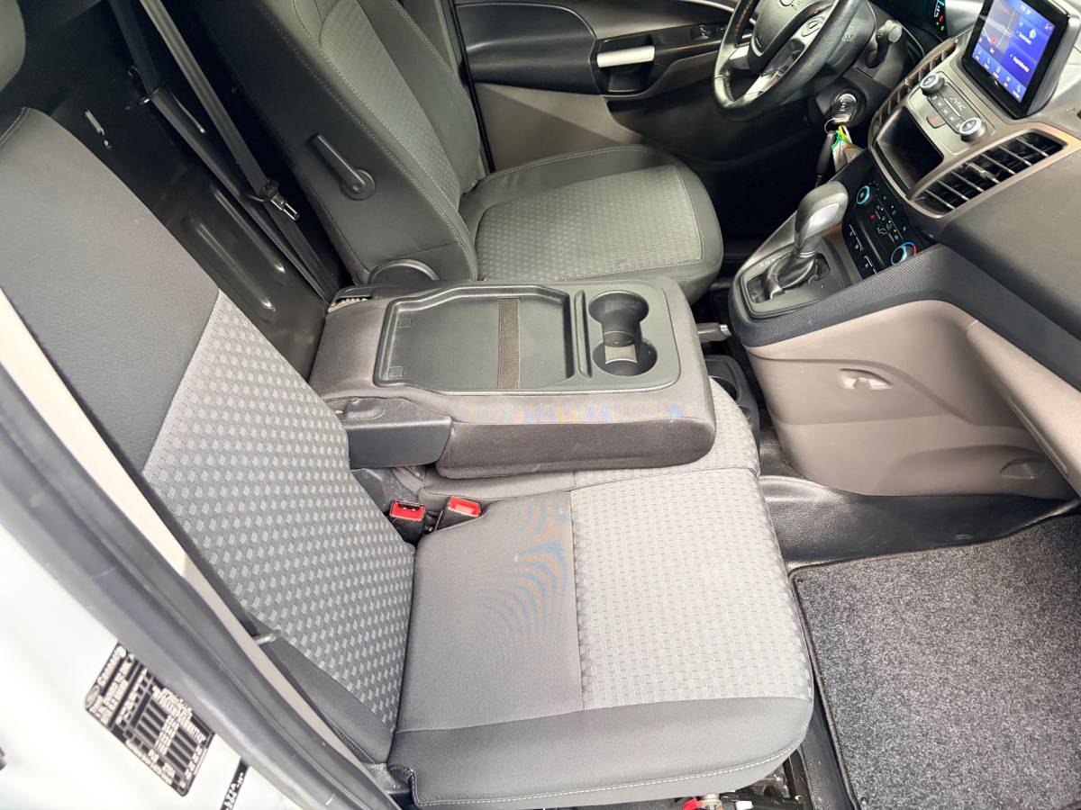 Ford Transit Connect Ford Transit Connect L2H1 Automaat 1.5 EcoBlue 120pk euro6 3persoons Limited, Dakdragers, Trekhaak, RIJKLAARPRIJS!
