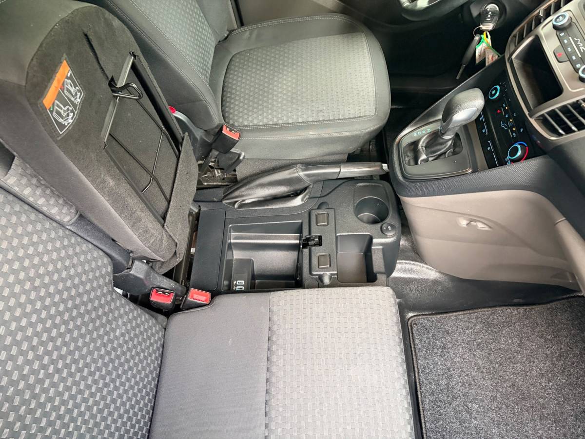 Ford Transit Connect Ford Transit Connect L2H1 Automaat 1.5 EcoBlue 120pk euro6 3persoons Limited, Dakdragers, Trekhaak, RIJKLAARPRIJS!