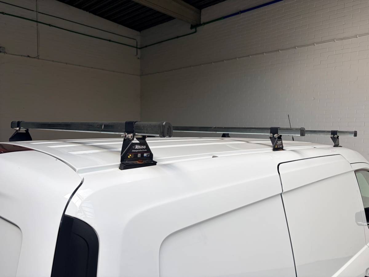Ford Transit Connect Ford Transit Connect L2H1 Automaat 1.5 EcoBlue 120pk euro6 3persoons Limited, Dakdragers, Trekhaak, RIJKLAARPRIJS!
