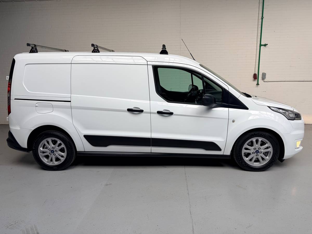 Ford Transit Connect Ford Transit Connect L2H1 Automaat 1.5 EcoBlue 120pk euro6 3persoons Limited, Dakdragers, Trekhaak, RIJKLAARPRIJS!