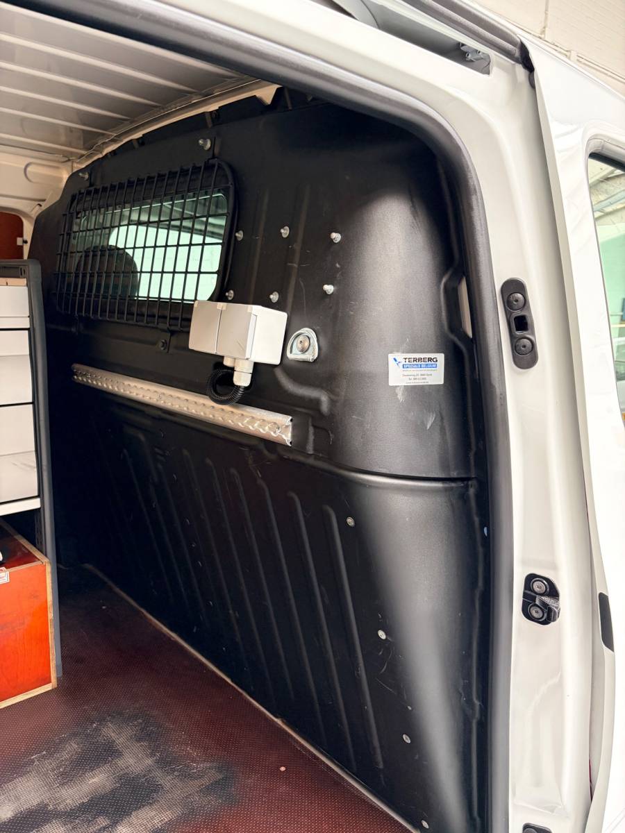 Citroën Berlingo Citroen Berlingo Servicewagen 1.5 BlueHDI 100pk euro61 L1H1 BOTT inrichting, Victron omvormer v230, Standkachel, RIJKLAARPRIJS!