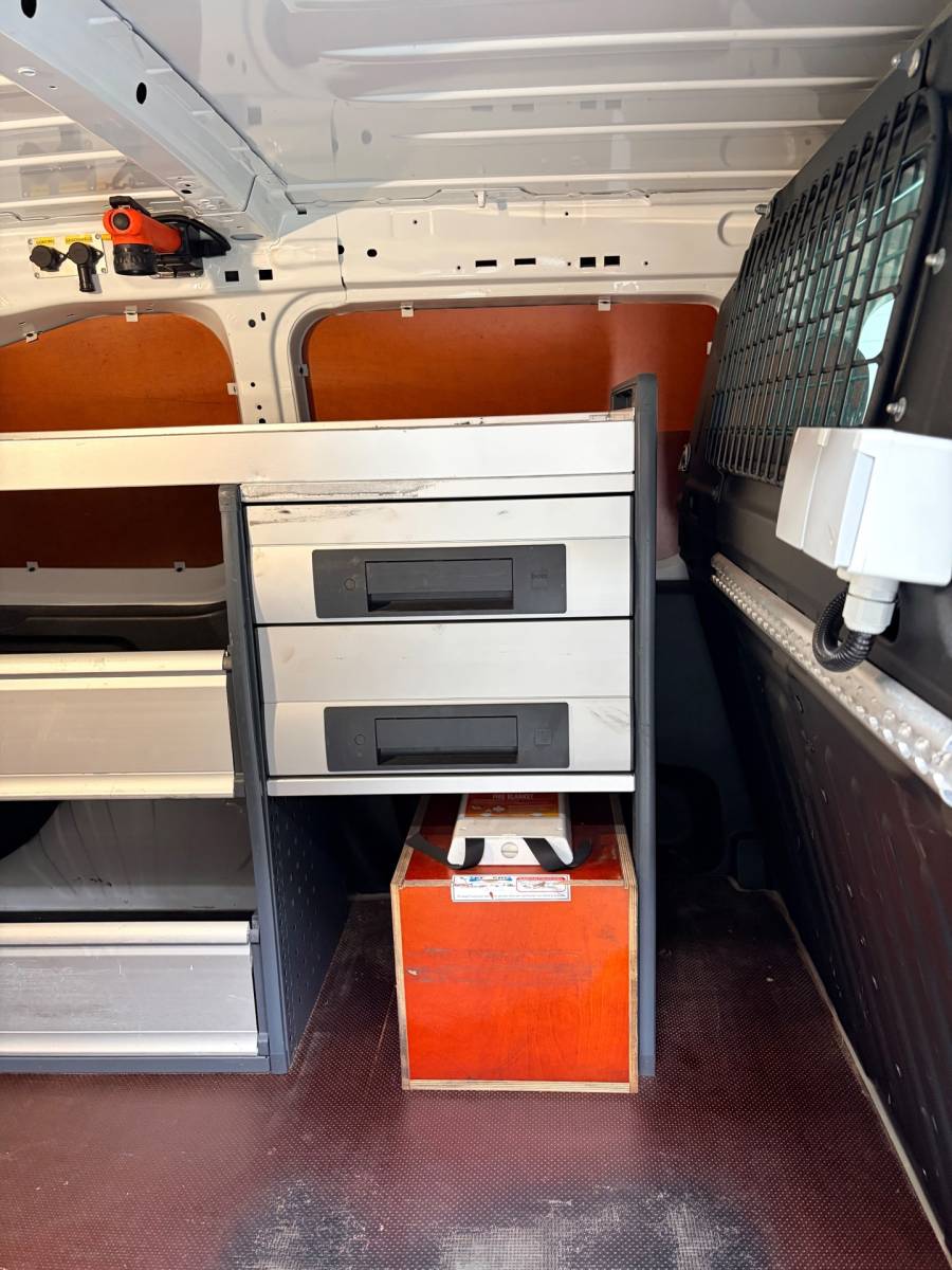 Citroën Berlingo Citroen Berlingo Servicewagen 1.5 BlueHDI 100pk euro61 L1H1 BOTT inrichting, Victron omvormer v230, Standkachel, RIJKLAARPRIJS!