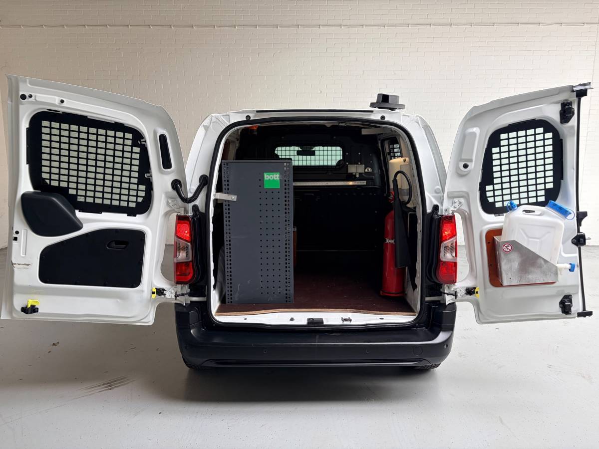 Citroën Berlingo Citroen Berlingo Servicewagen 1.5 BlueHDI 100pk euro61 L1H1 BOTT inrichting, Victron omvormer v230, Standkachel, RIJKLAARPRIJS!