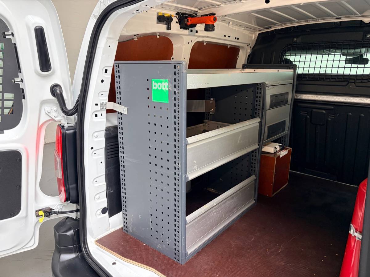 Citroën Berlingo Citroen Berlingo Servicewagen 1.5 BlueHDI 100pk euro61 L1H1 BOTT inrichting, Victron omvormer v230, Standkachel, RIJKLAARPRIJS!