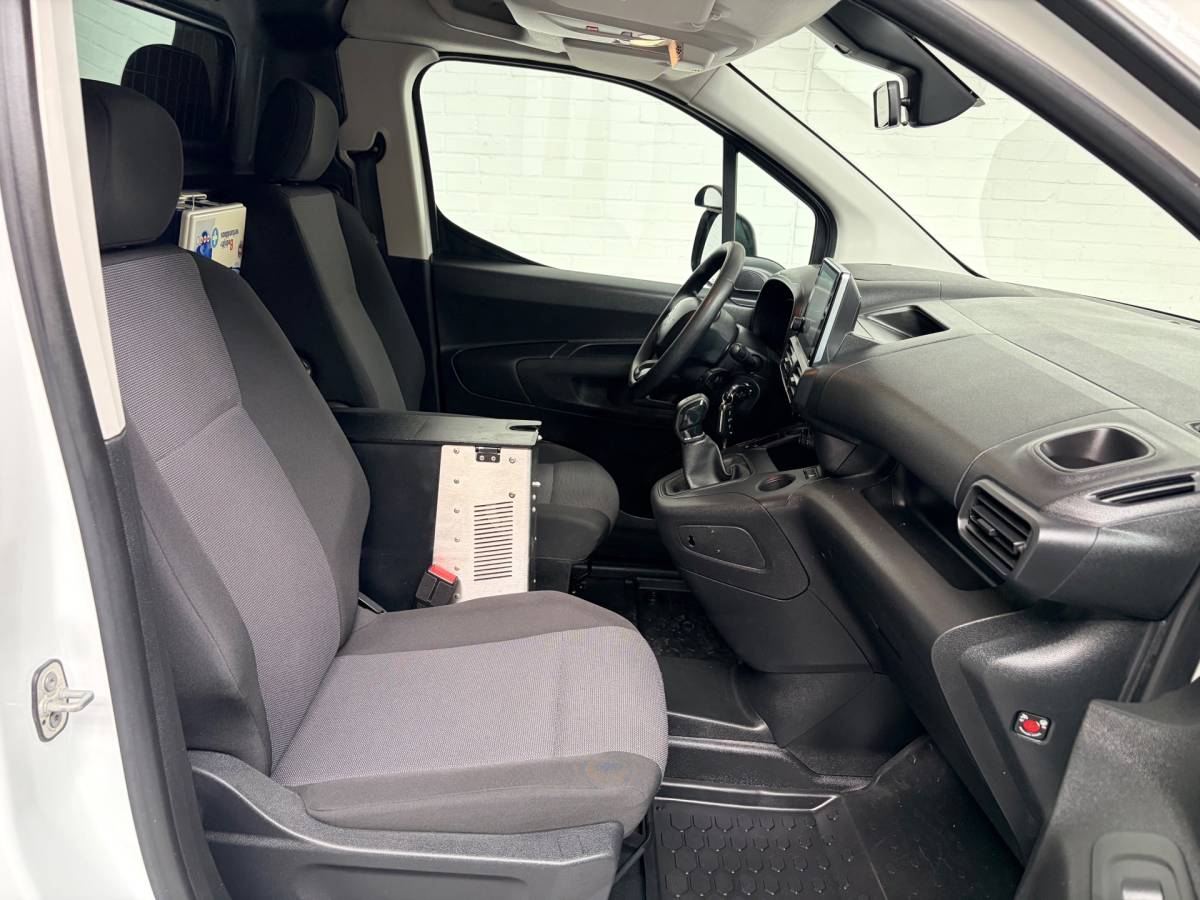 Citroën Berlingo Citroen Berlingo Servicewagen 1.5 BlueHDI 100pk euro61 L1H1 BOTT inrichting, Victron omvormer v230, Standkachel, RIJKLAARPRIJS!