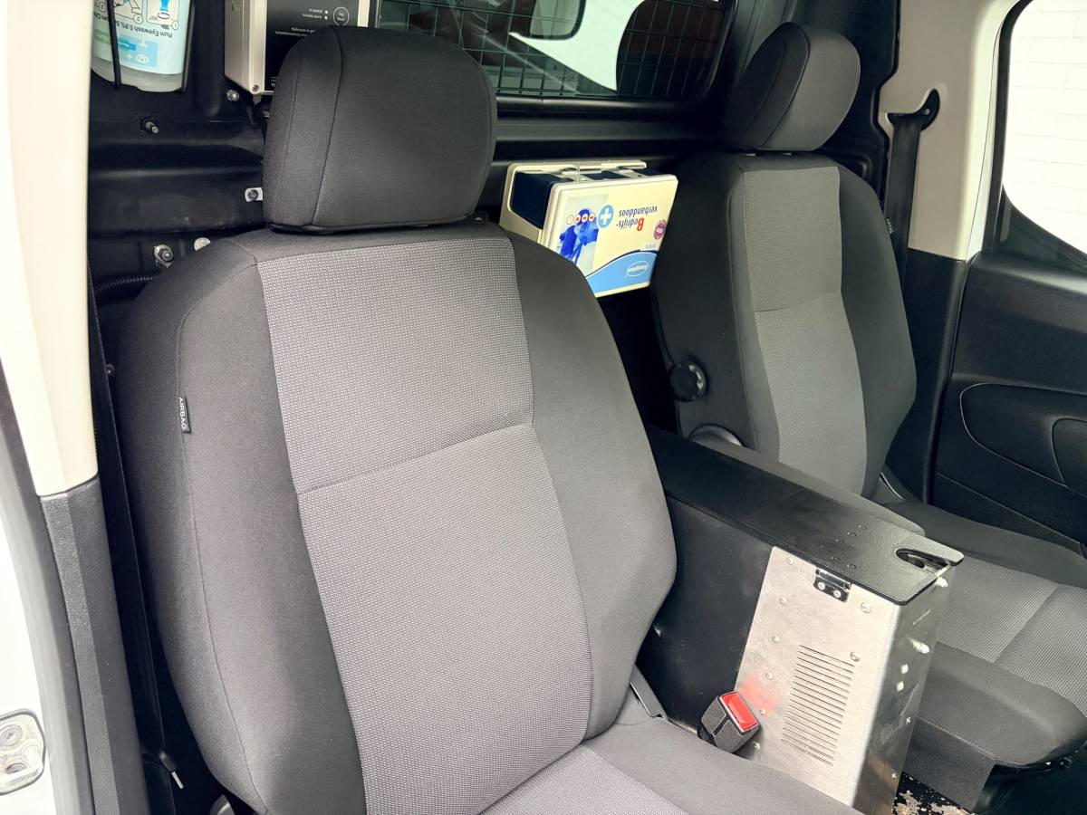 Citroën Berlingo Citroen Berlingo Servicewagen 1.5 BlueHDI 100pk euro61 L1H1 BOTT inrichting, Victron omvormer v230, Standkachel, RIJKLAARPRIJS!