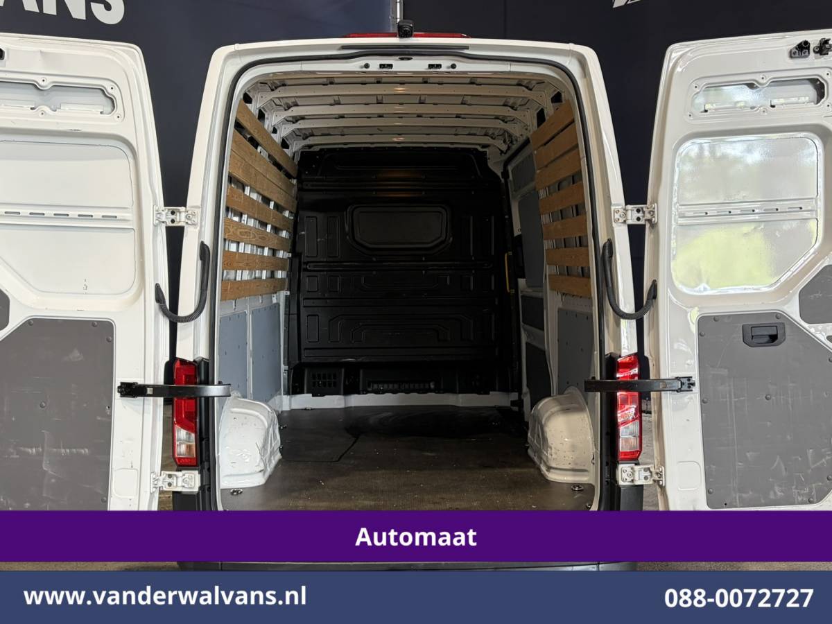 Volkswagen Crafter Volkswagen Crafter 2.0 TDI 141pk Automaat L3H3 L2H2 Euro6 Airco | Camera | Apple Carplay | 3000kg Trekhaak | Cruisecontrol Sidebars, Bijrijdersbank