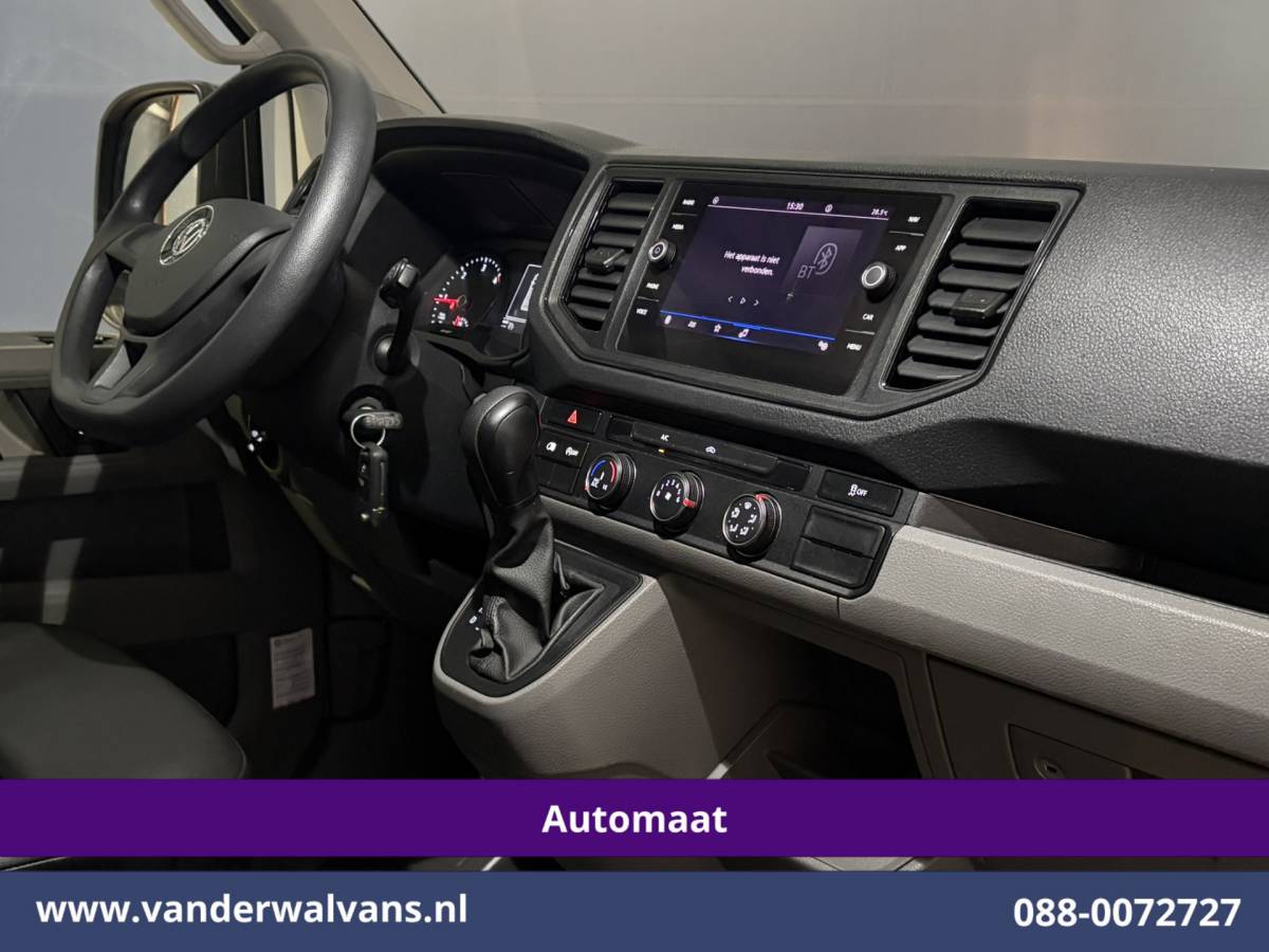 Volkswagen Crafter Volkswagen Crafter 2.0 TDI 141pk Automaat L3H3 L2H2 Euro6 Airco | Camera | Apple Carplay | 3000kg Trekhaak | Cruisecontrol Sidebars, Bijrijdersbank