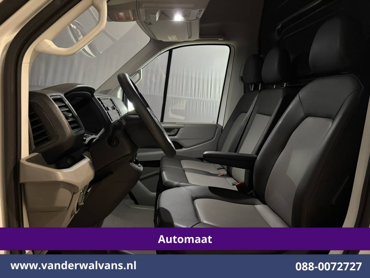 Volkswagen Crafter Volkswagen Crafter 2.0 TDI 141pk Automaat L3H3 L2H2 Euro6 Airco | Camera | Apple Carplay | 3000kg Trekhaak | Cruisecontrol Sidebars, Bijrijdersbank