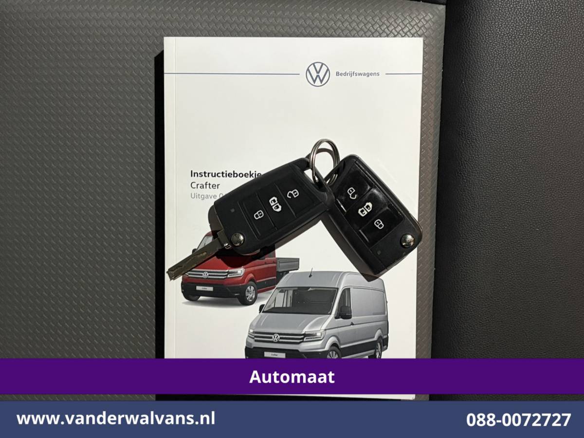Volkswagen Crafter Volkswagen Crafter 2.0 TDI 141pk Automaat L3H3 L2H2 Euro6 Airco | Camera | Apple Carplay | 3000kg Trekhaak | Cruisecontrol Sidebars, Bijrijdersbank