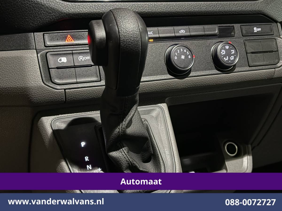 Volkswagen Crafter Volkswagen Crafter 2.0 TDI 141pk Automaat L3H3 L2H2 Euro6 Airco | Camera | Apple Carplay | 3000kg Trekhaak | Cruisecontrol Sidebars, Bijrijdersbank