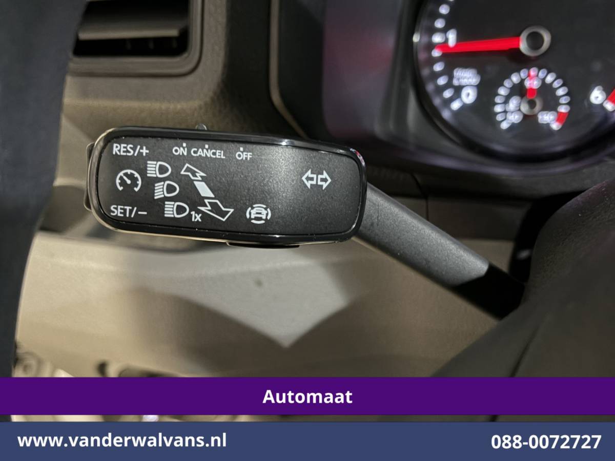 Volkswagen Crafter Volkswagen Crafter 2.0 TDI 141pk Automaat L3H3 L2H2 Euro6 Airco | Camera | Apple Carplay | 3000kg Trekhaak | Cruisecontrol Sidebars, Bijrijdersbank