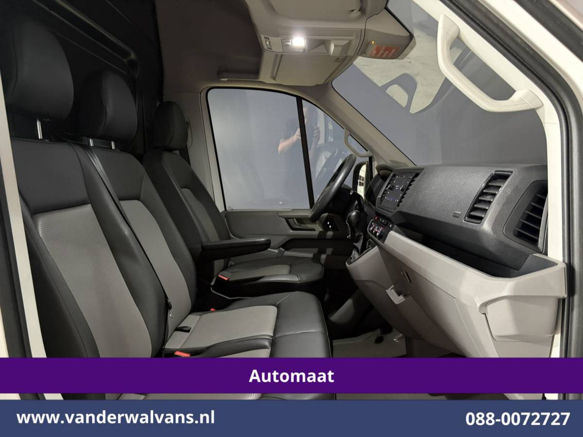 Volkswagen Crafter Volkswagen Crafter 2.0 TDI 141pk Automaat L3H3 L2H2 Euro6 Airco | Camera | Apple Carplay | 3000kg Trekhaak | Cruisecontrol Sidebars, Bijrijdersbank