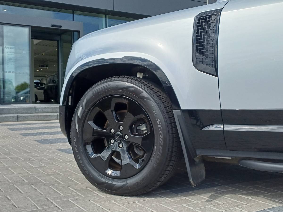 Land Rover Defender Land Rover Defender Hard Top 3.0 D250 110 X-Dynamic SE – Grijs kenteken | Nieuw door ons geleverd | Khaki leder | Elektr. trekhaak tot 3.000kg |