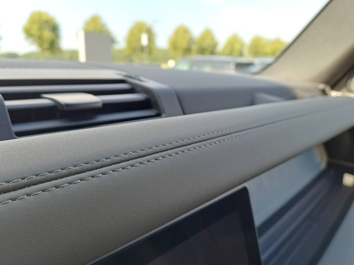 Land Rover Defender Land Rover Defender Hard Top 3.0 D250 110 X-Dynamic SE – Grijs kenteken | Nieuw door ons geleverd | Khaki leder | Elektr. trekhaak tot 3.000kg |