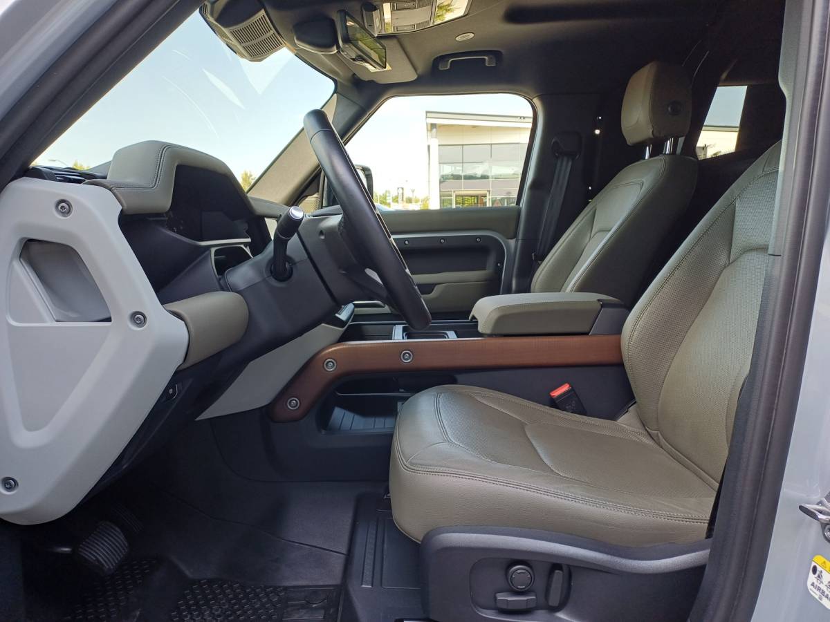 Land Rover Defender Land Rover Defender Hard Top 3.0 D250 110 X-Dynamic SE – Grijs kenteken | Nieuw door ons geleverd | Khaki leder | Elektr. trekhaak tot 3.000kg |