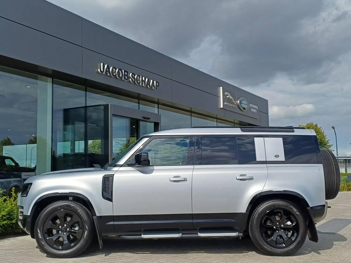 Land Rover Defender Land Rover Defender 3.0 D250 110 X-Dynamic SE – Commercial | Nieuw door ons geleverd | Khaki leder | Elektr. trekhaak tot 3.000kg |