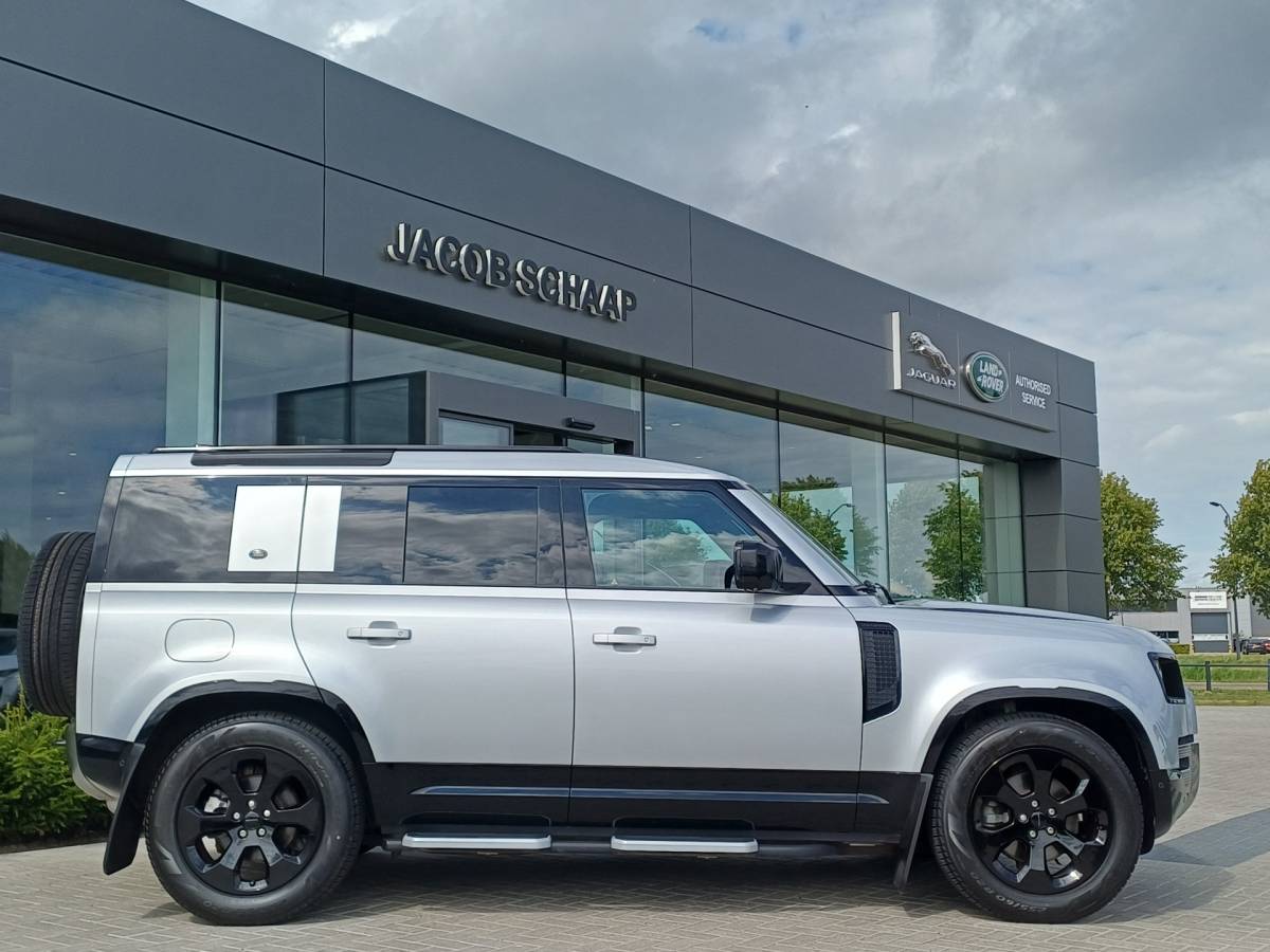 Land Rover Defender Land Rover Defender 3.0 D250 110 X-Dynamic SE – Commercial | Nieuw door ons geleverd | Khaki leder | Elektr. trekhaak tot 3.000kg |