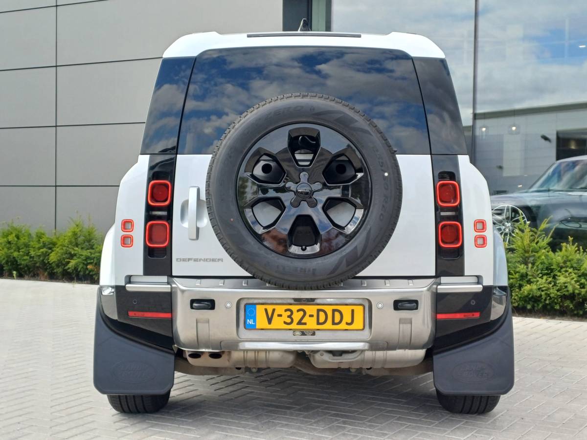 Land Rover Defender Land Rover Defender 3.0 D250 110 X-Dynamic SE – Commercial | Nieuw door ons geleverd | Khaki leder | Elektr. trekhaak tot 3.000kg |