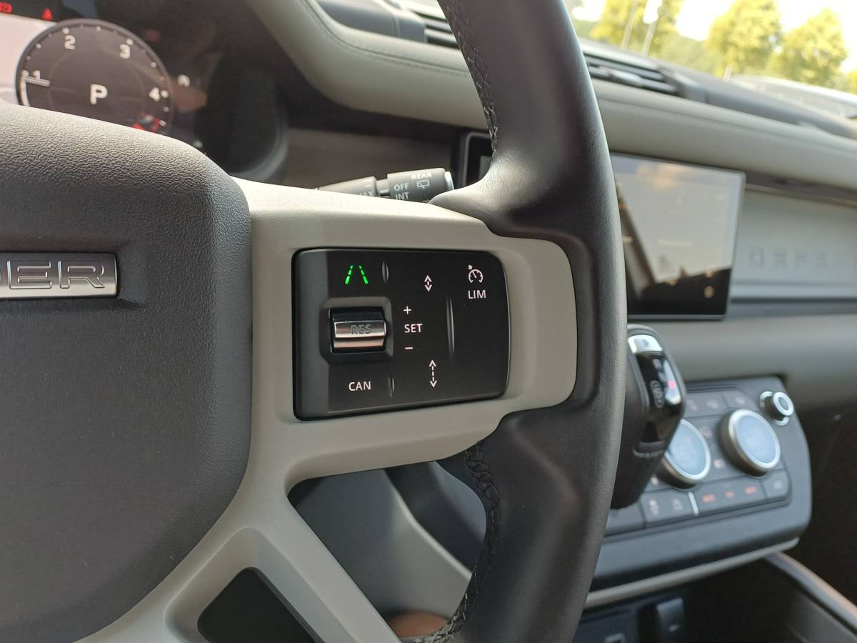Land Rover Defender Land Rover Defender 3.0 D250 110 X-Dynamic SE – Commercial | Nieuw door ons geleverd | Khaki leder | Elektr. trekhaak tot 3.000kg |