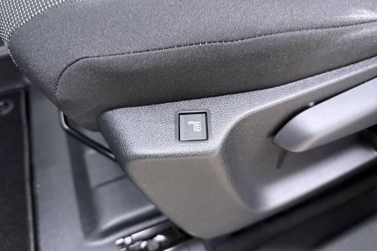 Peugeot e-Partner Peugeot e-Partner 136 L2 50 kWh Camera l PDC l Wireless Apple Carplay & Android Auto l TomTom Navigatie Full-Map l Airco l LED l Stoelverwarming l Binnenbetimmering & Laadvloer l