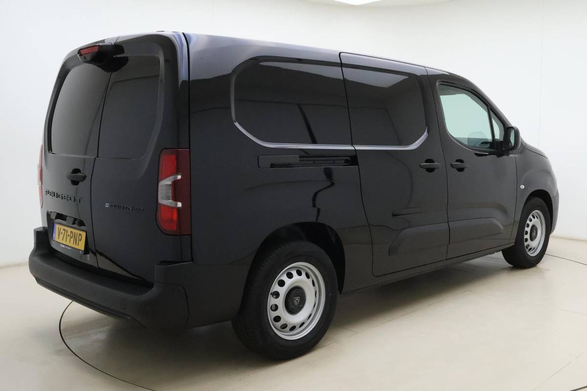 Peugeot e-Partner Peugeot e-Partner 136 L2 50 kWh Camera l PDC l Wireless Apple Carplay & Android Auto l TomTom Navigatie Full-Map l Airco l LED l Stoelverwarming l Binnenbetimmering & Laadvloer l