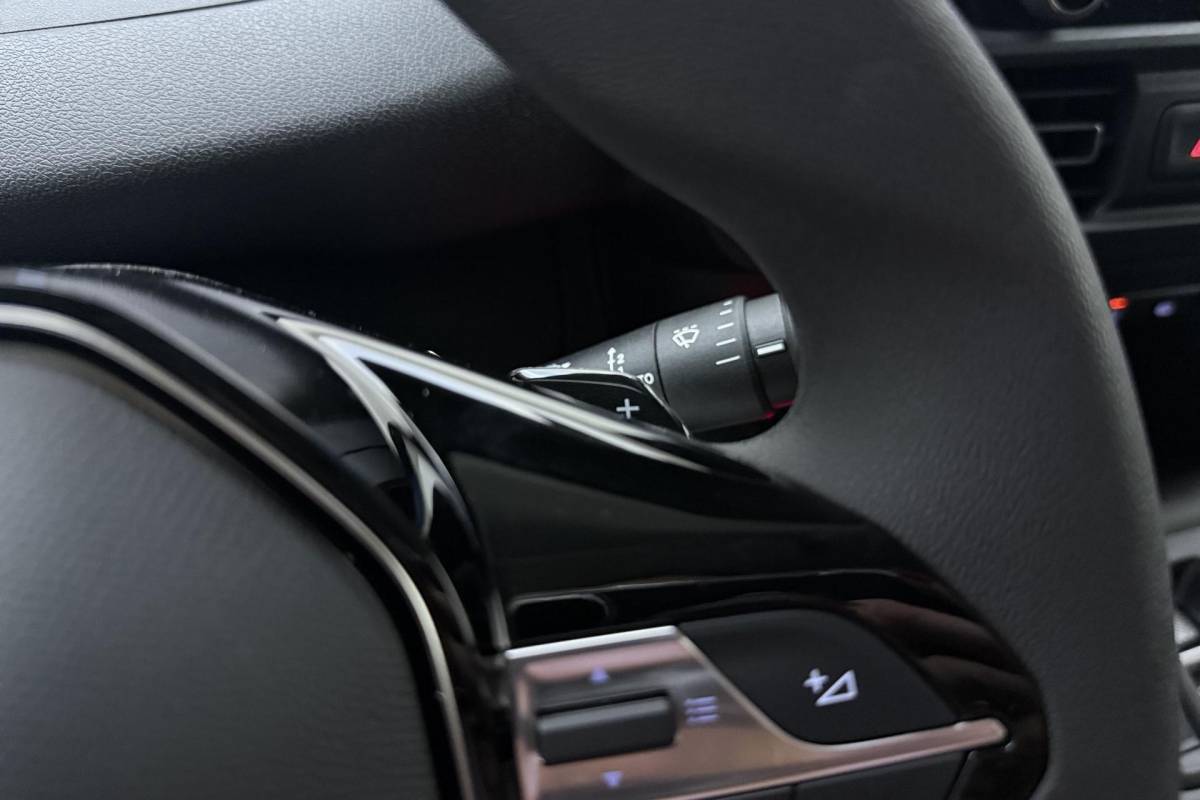 Peugeot e-Partner Peugeot e-Partner 136 L2 50 kWh Camera l PDC l Wireless Apple Carplay & Android Auto l TomTom Navigatie Full-Map l Airco l LED l Stoelverwarming l Binnenbetimmering & Laadvloer l