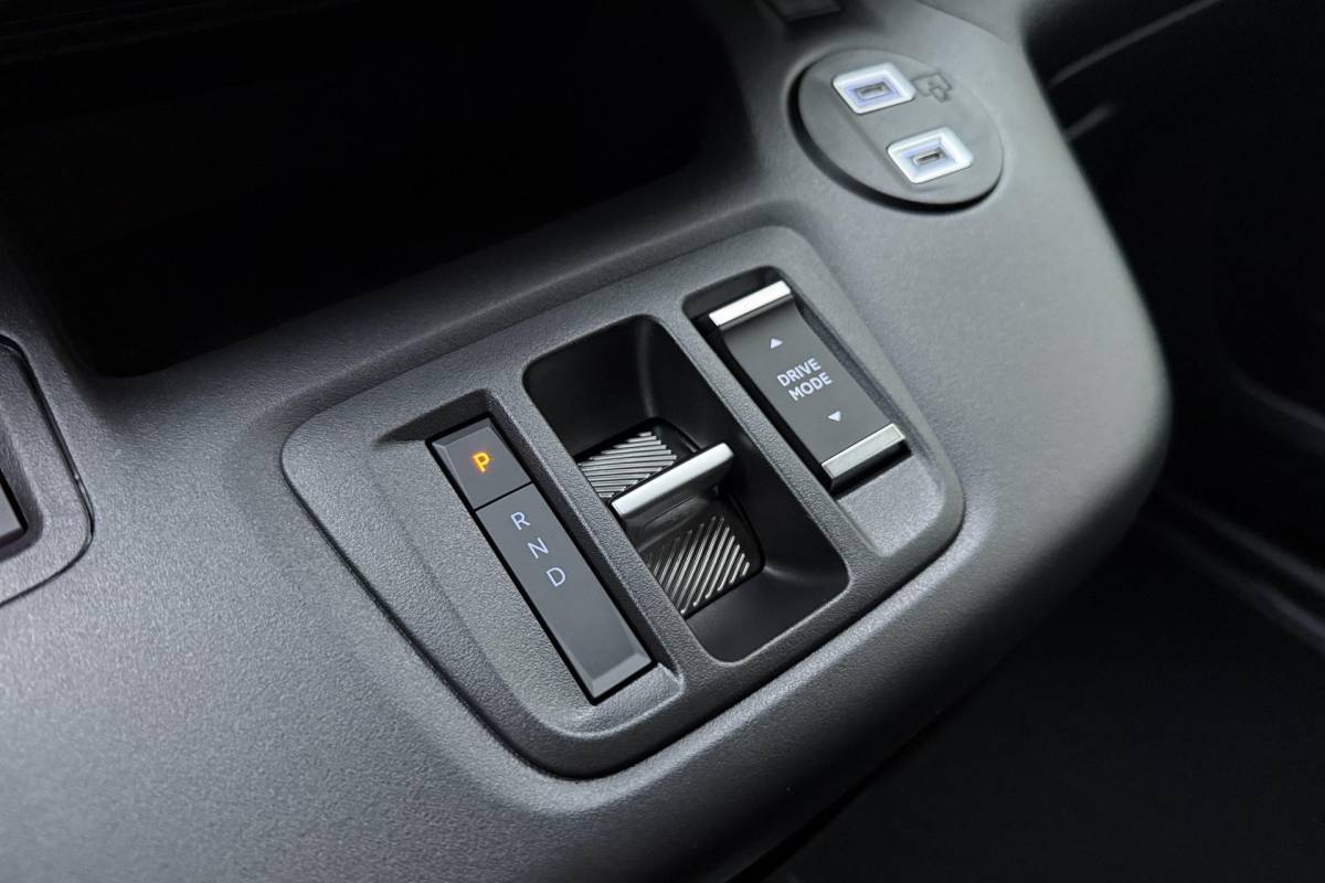 Peugeot e-Partner Peugeot e-Partner 136 L2 50 kWh Camera l PDC l Wireless Apple Carplay & Android Auto l TomTom Navigatie Full-Map l Airco l LED l Stoelverwarming l Binnenbetimmering & Laadvloer l