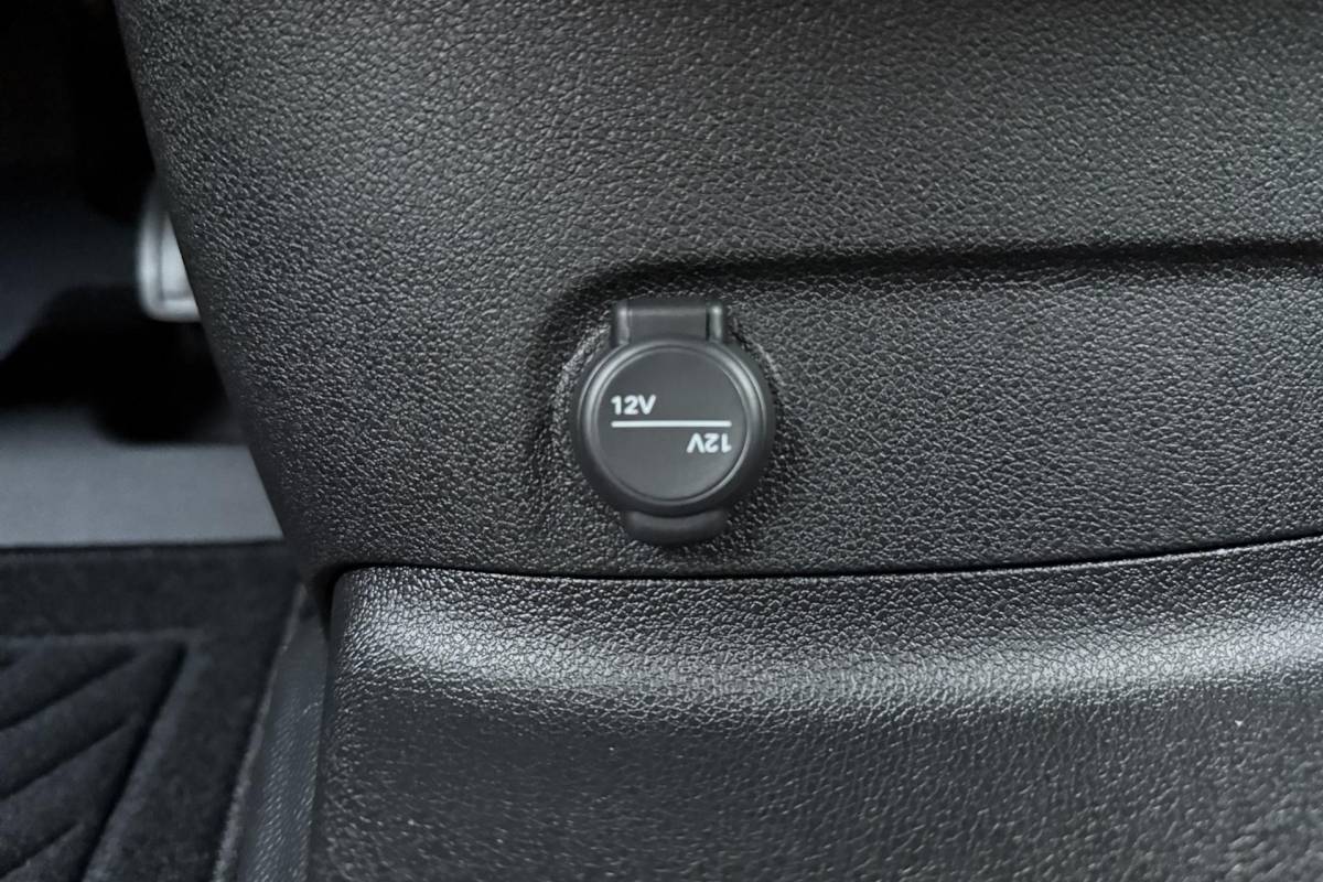 Peugeot e-Partner Peugeot e-Partner 136 L2 50 kWh Camera l PDC l Wireless Apple Carplay & Android Auto l TomTom Navigatie Full-Map l Airco l LED l Stoelverwarming l Binnenbetimmering & Laadvloer l