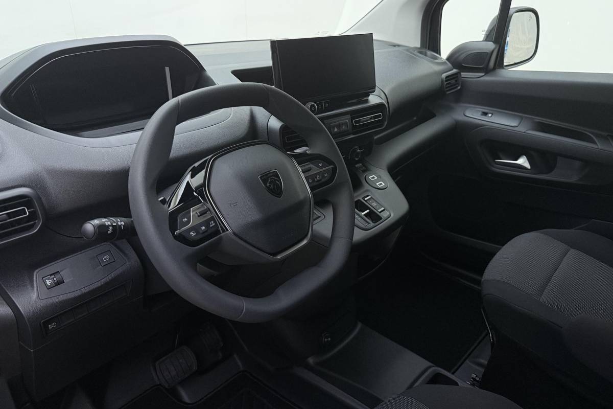 Peugeot e-Partner Peugeot e-Partner 136 L2 50 kWh Camera l PDC l Wireless Apple Carplay & Android Auto l TomTom Navigatie Full-Map l Airco l LED l Stoelverwarming l Binnenbetimmering & Laadvloer l