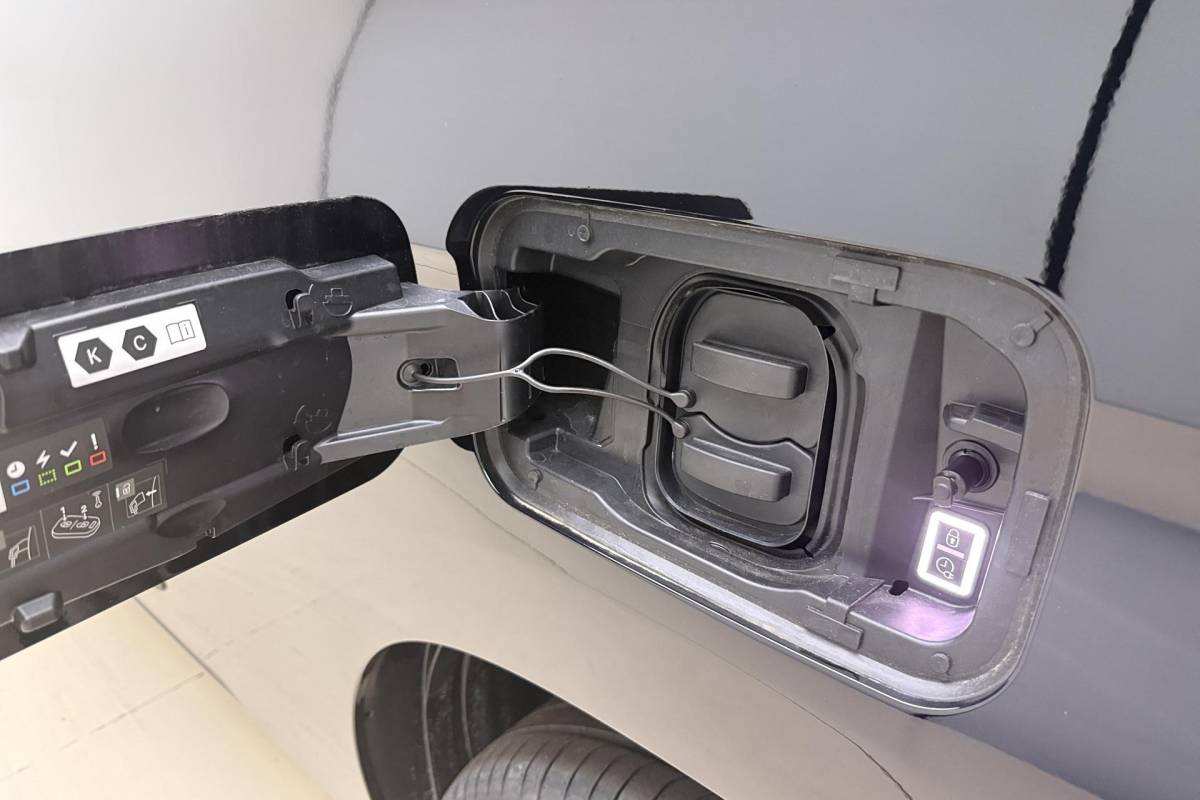 Peugeot e-Partner Peugeot e-Partner 136 L2 50 kWh Camera l PDC l Wireless Apple Carplay & Android Auto l TomTom Navigatie Full-Map l Airco l LED l Stoelverwarming l Binnenbetimmering & Laadvloer l
