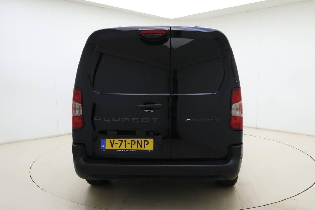 Peugeot e-Partner Peugeot e-Partner 136 L2 50 kWh Camera l PDC l Wireless Apple Carplay & Android Auto l TomTom Navigatie Full-Map l Airco l LED l Stoelverwarming l Binnenbetimmering & Laadvloer l