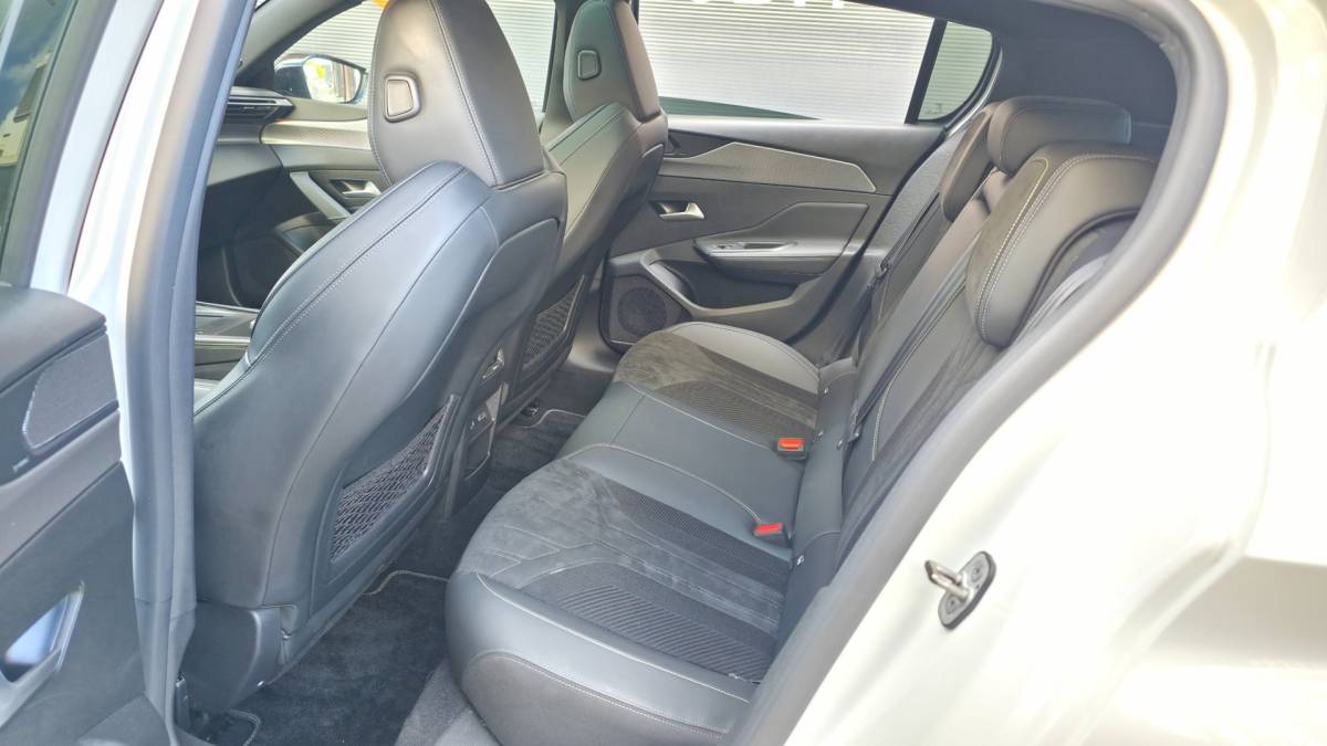 Peugeot 308 Peugeot 308 1.2 PureTech GT Pack Business l Massage l Pano l carplay