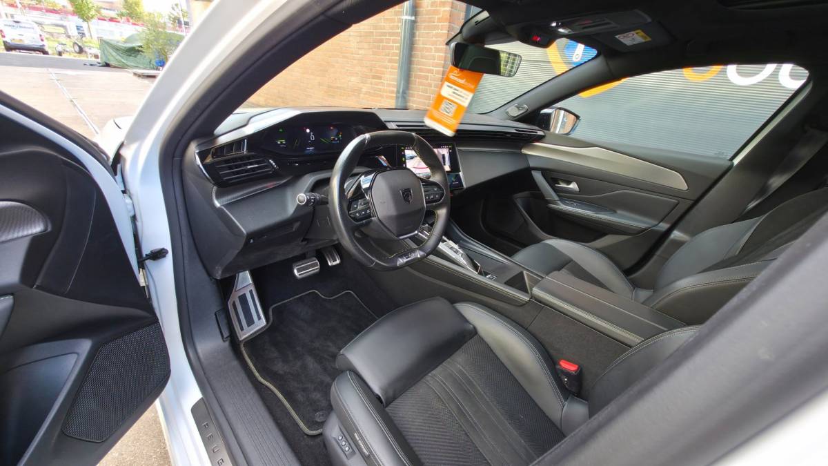 Peugeot 308 Peugeot 308 1.2 PureTech GT Pack Business l Massage l Pano l carplay