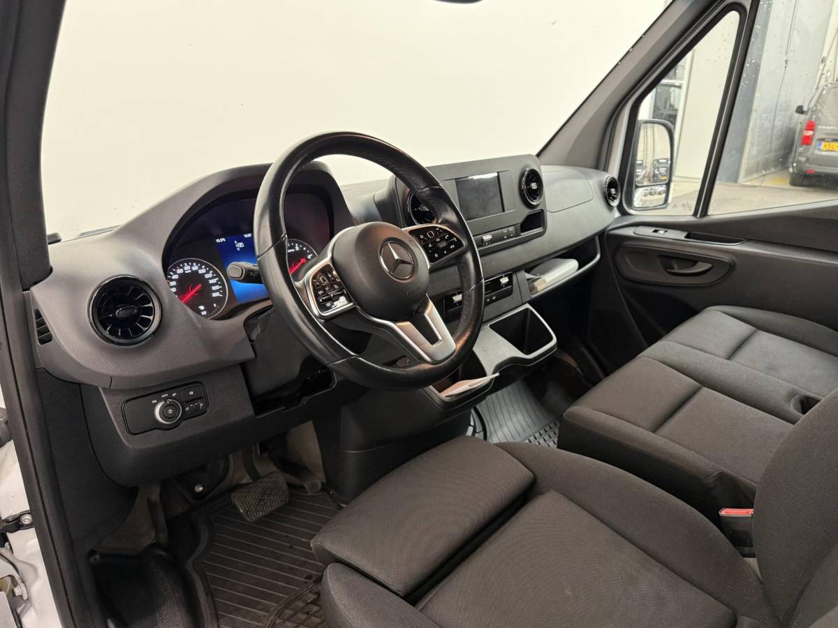 Mercedes-Benz Sprinter Mercedes-Benz Sprinter L2H2 Automaat Navigatie Airco Camera Trekhaak 3Zits DAB