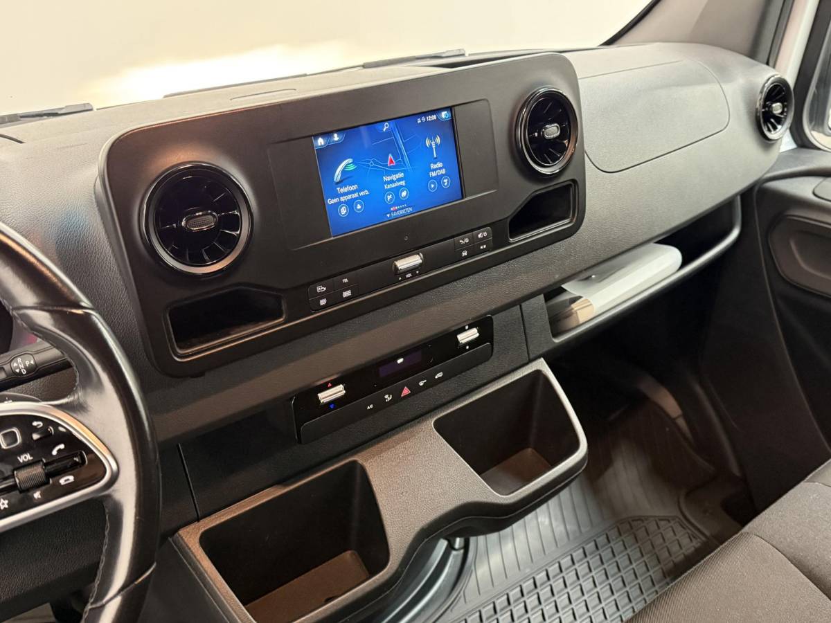 Mercedes-Benz Sprinter Mercedes-Benz Sprinter L2H2 Automaat Navigatie Airco Camera Trekhaak 3Zits DAB