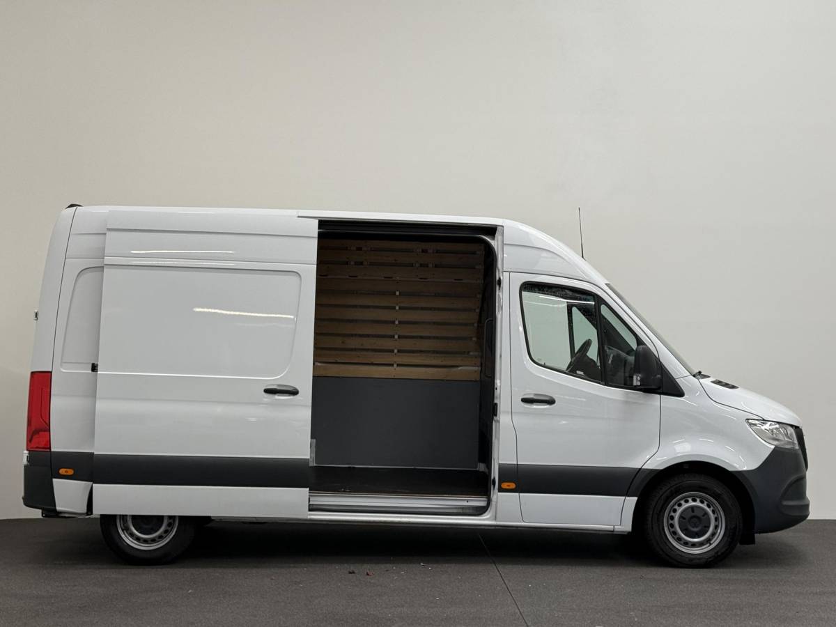 Mercedes-Benz Sprinter Mercedes-Benz Sprinter L2H2 Automaat Navigatie Airco Camera Trekhaak 3Zits DAB