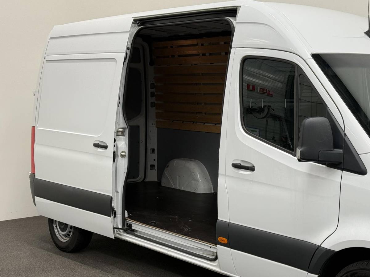 Mercedes-Benz Sprinter Mercedes-Benz Sprinter L2H2 Automaat Navigatie Airco Camera Trekhaak 3Zits DAB
