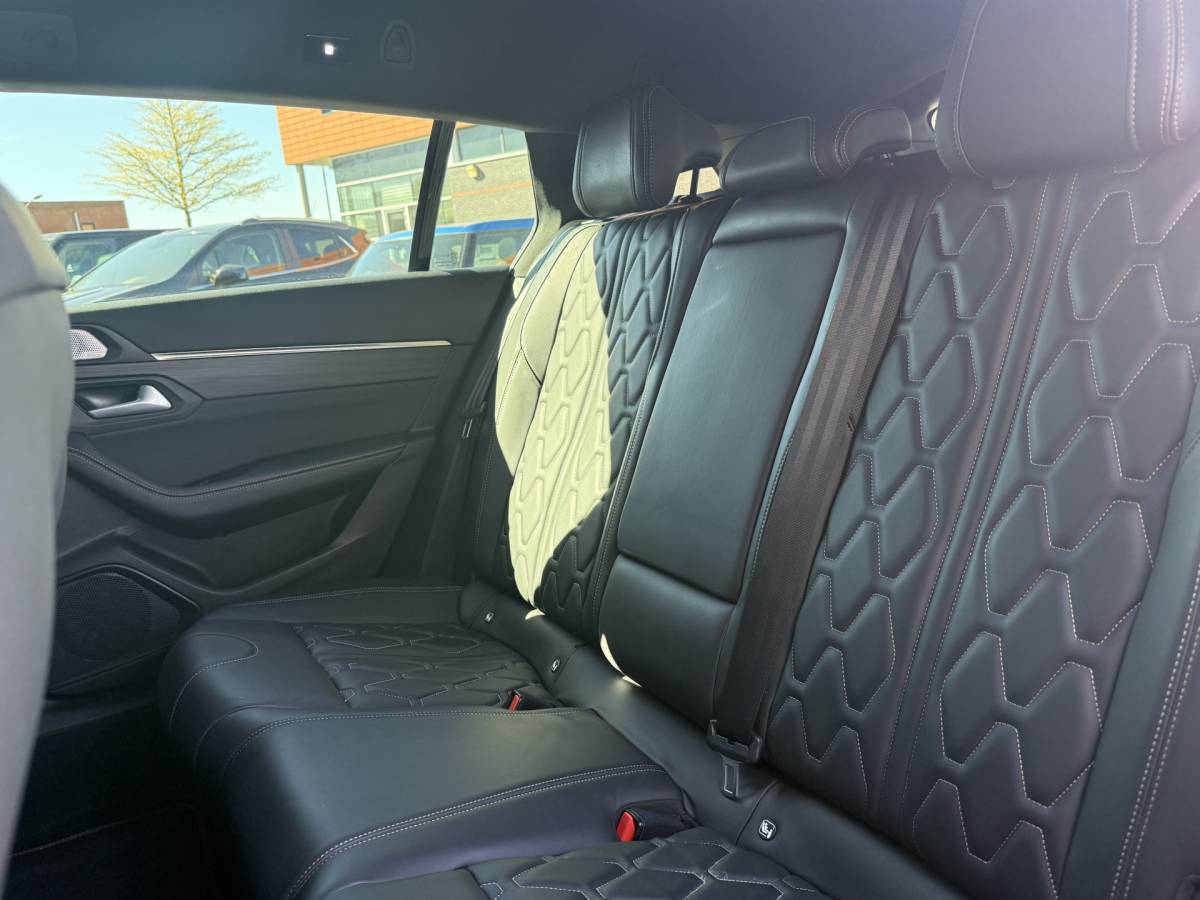 Peugeot 508 Peugeot 508 SW BWJ 2023 1.6 HYbrid GT 222 PKPack Business AUTOMAAT | FULL LED | LEDER | ELEKTR. STOELEN | ELEKTR. ACHTERKLEP | KEYLESS |  STANDKACHEL | ADAPTIVE CRUISE | STOELVERW. | 360 CAMERA | DAB + | NAVI | CLIMA | LMV