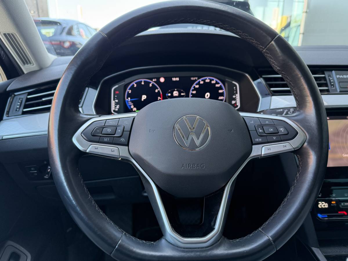 Volkswagen Passat Volkswagen Passat Variant BWJ 2021 1.5 150 PK TSI Business AUTOMAAT | TREKHAAK | PANO | FULL LED | ELEKTR. ACHTERKLEP | ADAPTIVE CRUISE | STOELVERW. | CAMERA | CARPLAY + ANDROID | NAVI | CLIMA | LMV | PDC