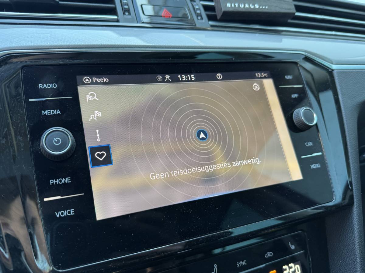 Volkswagen Passat Volkswagen Passat Variant BWJ 2021 1.5 150 PK TSI Business AUTOMAAT | TREKHAAK | PANO | FULL LED | ELEKTR. ACHTERKLEP | ADAPTIVE CRUISE | STOELVERW. | CAMERA | CARPLAY + ANDROID | NAVI | CLIMA | LMV | PDC