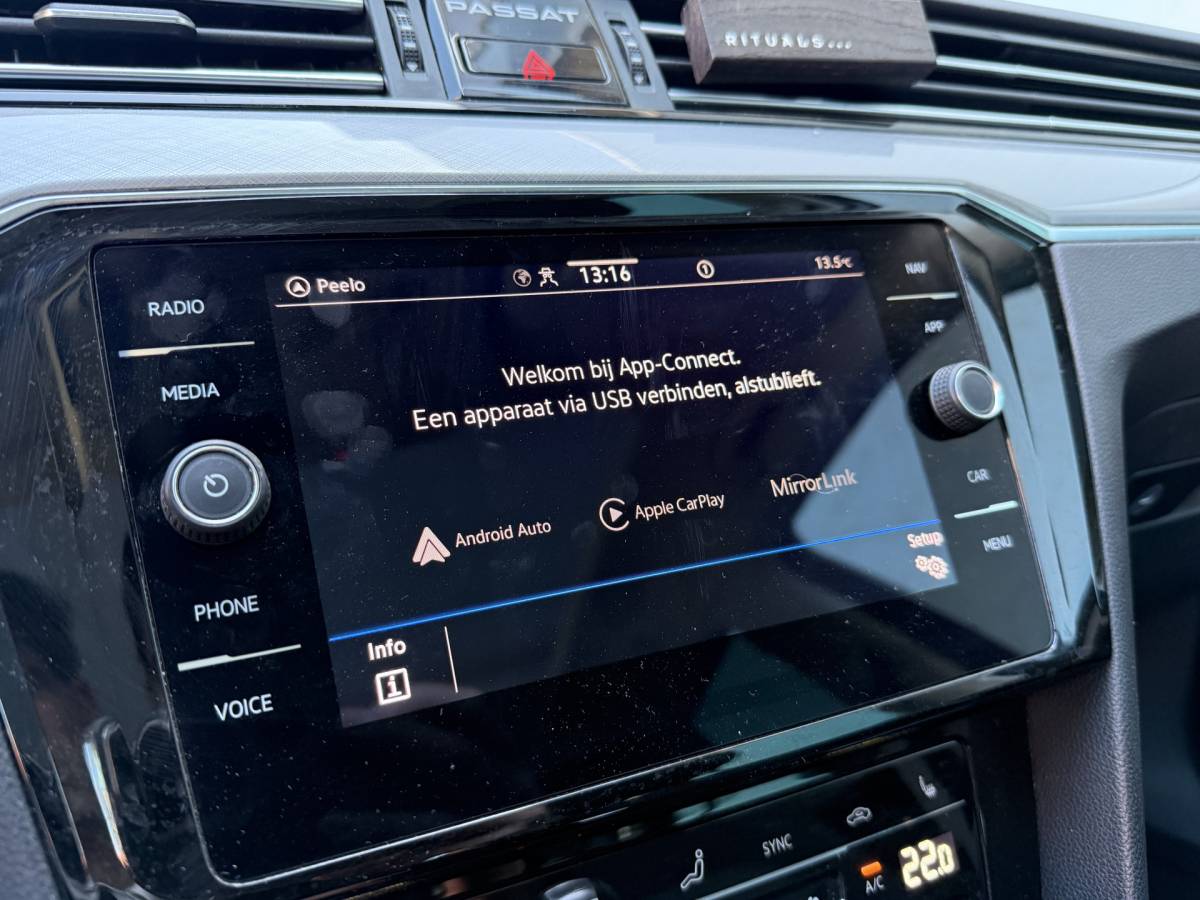 Volkswagen Passat Volkswagen Passat Variant BWJ 2021 1.5 150 PK TSI Business AUTOMAAT | TREKHAAK | PANO | FULL LED | ELEKTR. ACHTERKLEP | ADAPTIVE CRUISE | STOELVERW. | CAMERA | CARPLAY + ANDROID | NAVI | CLIMA | LMV | PDC
