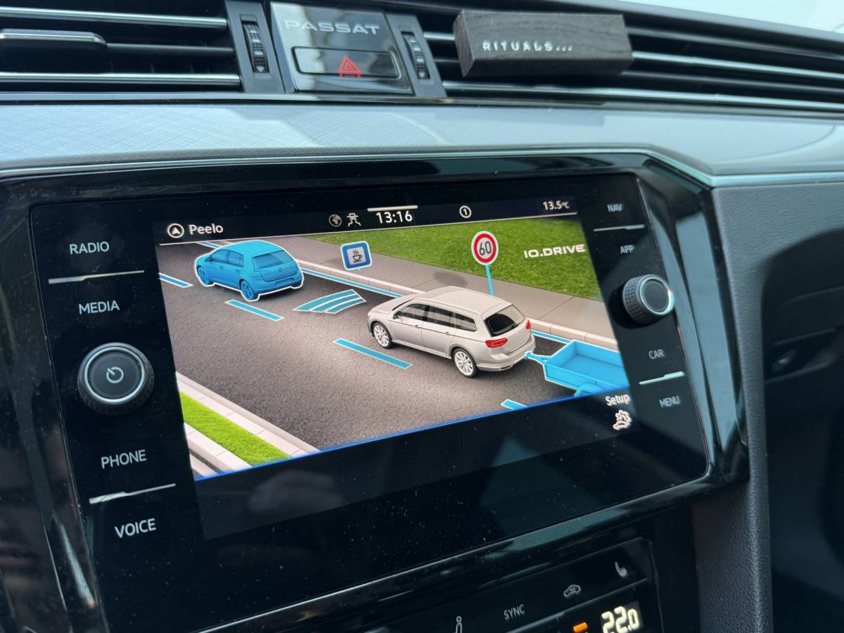 Volkswagen Passat Volkswagen Passat Variant BWJ 2021 1.5 150 PK TSI Business AUTOMAAT | TREKHAAK | PANO | FULL LED | ELEKTR. ACHTERKLEP | ADAPTIVE CRUISE | STOELVERW. | CAMERA | CARPLAY + ANDROID | NAVI | CLIMA | LMV | PDC