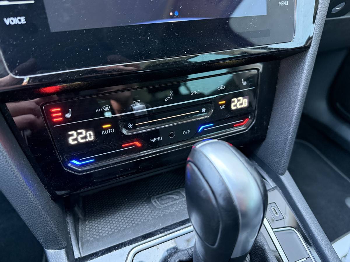 Volkswagen Passat Volkswagen Passat Variant BWJ 2021 1.5 150 PK TSI Business AUTOMAAT | TREKHAAK | PANO | FULL LED | ELEKTR. ACHTERKLEP | ADAPTIVE CRUISE | STOELVERW. | CAMERA | CARPLAY + ANDROID | NAVI | CLIMA | LMV | PDC